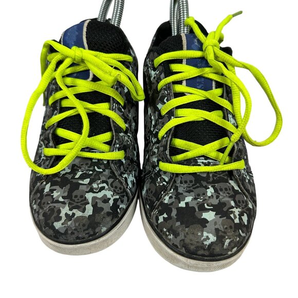 Heelys Youth Size 5 Shoes With Wheels - Skull & Camo Pattern Black/Blue Trim - Picture 8 of 9